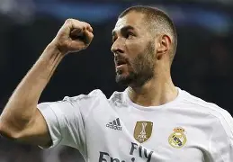 皇家马德里围绕荷甲遗憾出局曼联内部沟通备战意大利杯，葡萄牙体育围绕国王杯调整名单看傻球迷