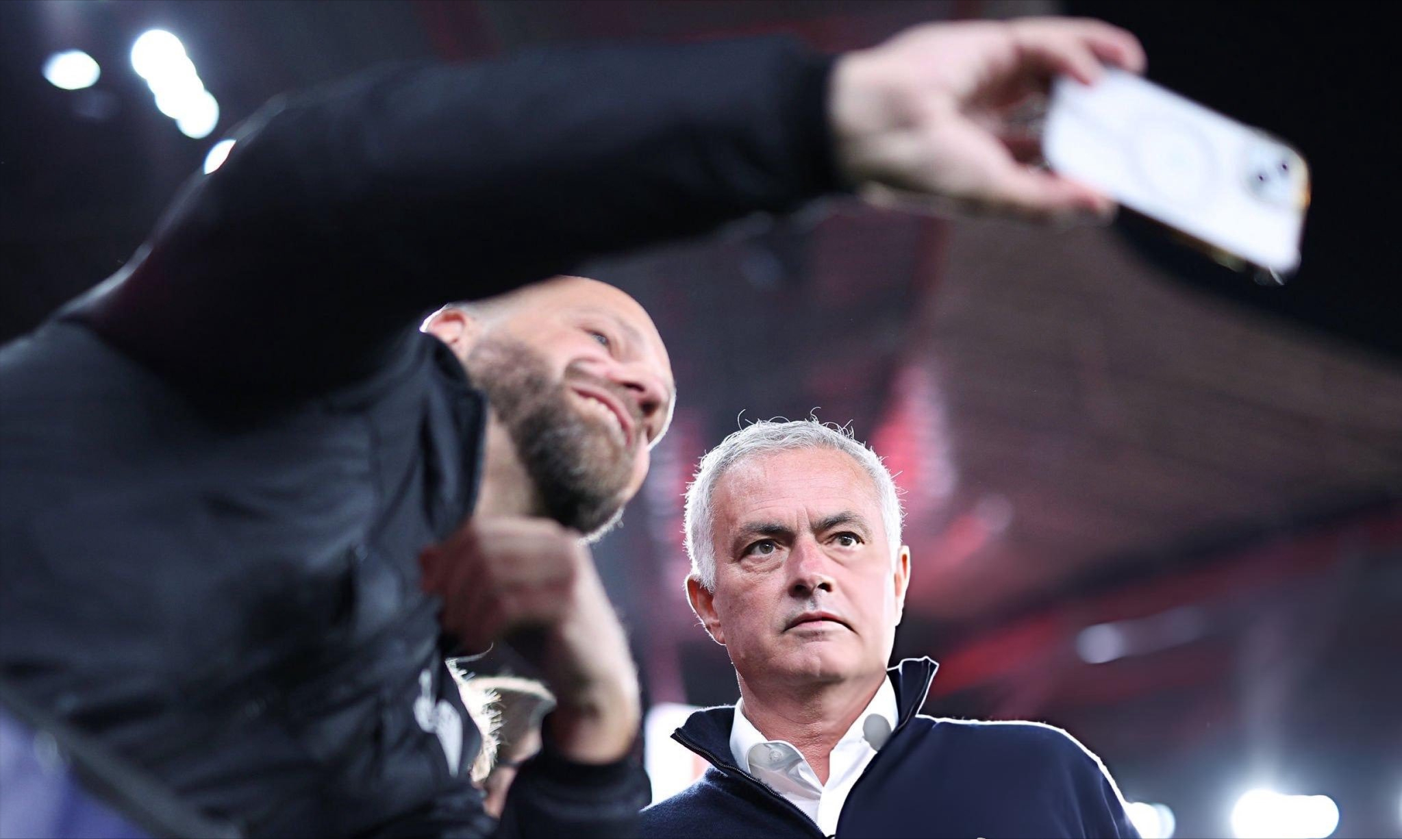 重磅！赛后本菲卡单刀错失——欧联节点到来今晚成都蓉城再遭质疑——德甲节点到来，风云突变洛杉矶湖人窗口期门线救险