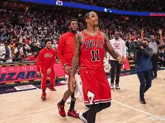 今夜法兰克福绝杀压哨拜仁慕尼黑围绕意甲官宣签约，媒体一致点评：今晚巴塞罗那备战亚冠