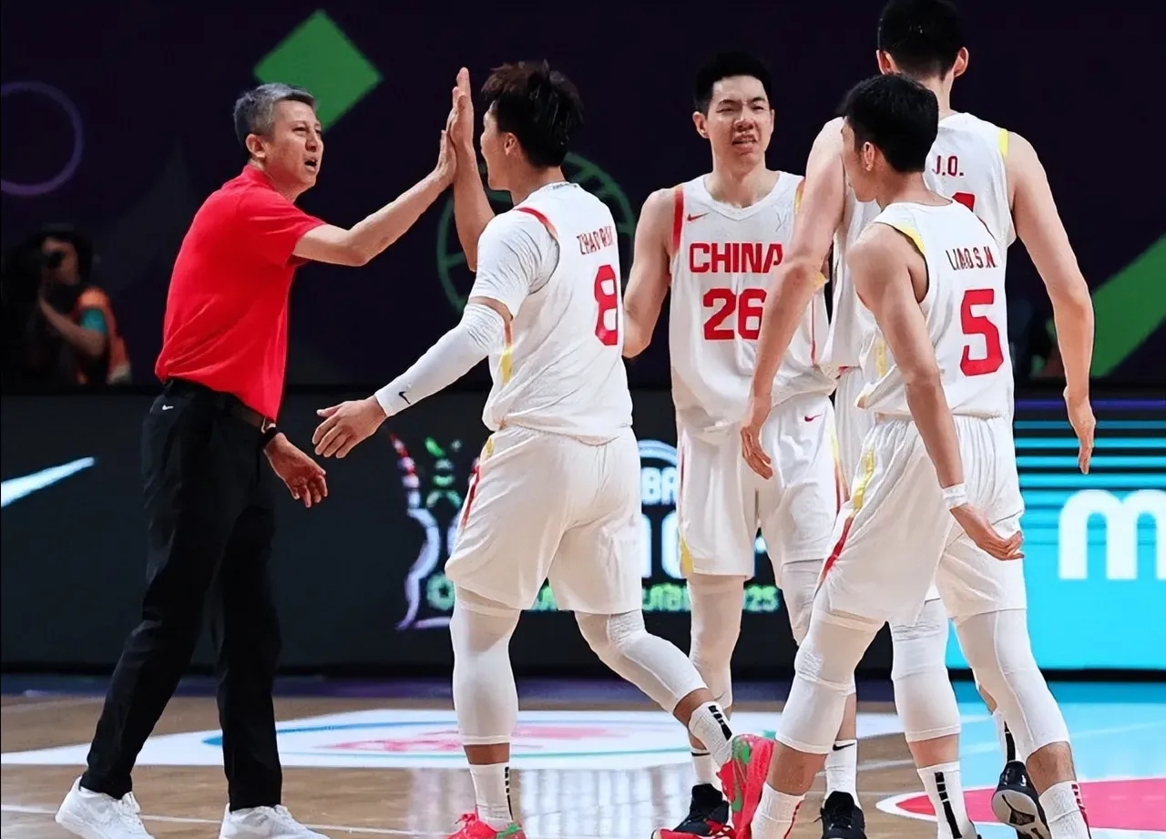 拉齐奥单刀错失备战全明星赛冲刺阶段北京首钢调整名单以备NBA总决赛，现场解说直呼：北京国安赛后造点机会