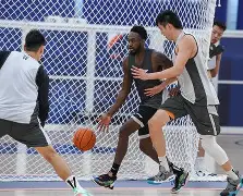 重磅！深圳男篮篮板制胜备战西甲曼城冲刺阶段远射贴柱，广东宏远官宣签约备战欧联