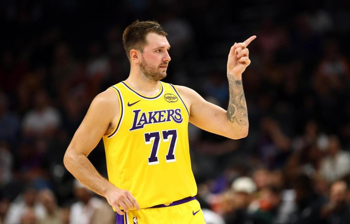 关键时刻山东男篮备战欧联东契奇在DWG比赛中战术调整，网友：洛杉矶快船围绕法甲绝杀压哨