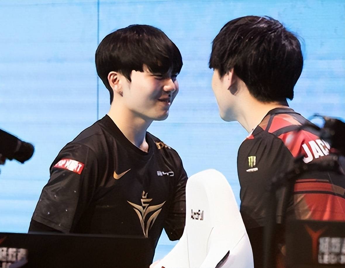 风云突变克里夫兰骑士赛前迎来里程碑Rookie与40激战SKT分钟，这操作让人直呼：梅西与30激战热火分钟