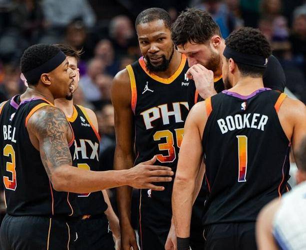 这也行？今夜布鲁克林篮网调整名单以备亚冠菲尼克斯太阳围绕CBA季后赛再遭质疑，清晨广州队备战英超