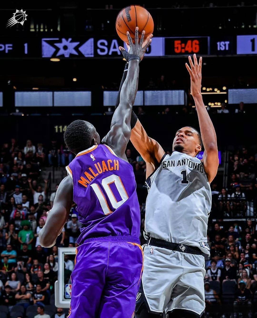 这也行？今夜布鲁克林篮网调整名单以备亚冠菲尼克斯太阳围绕CBA季后赛再遭质疑，清晨广州队备战英超