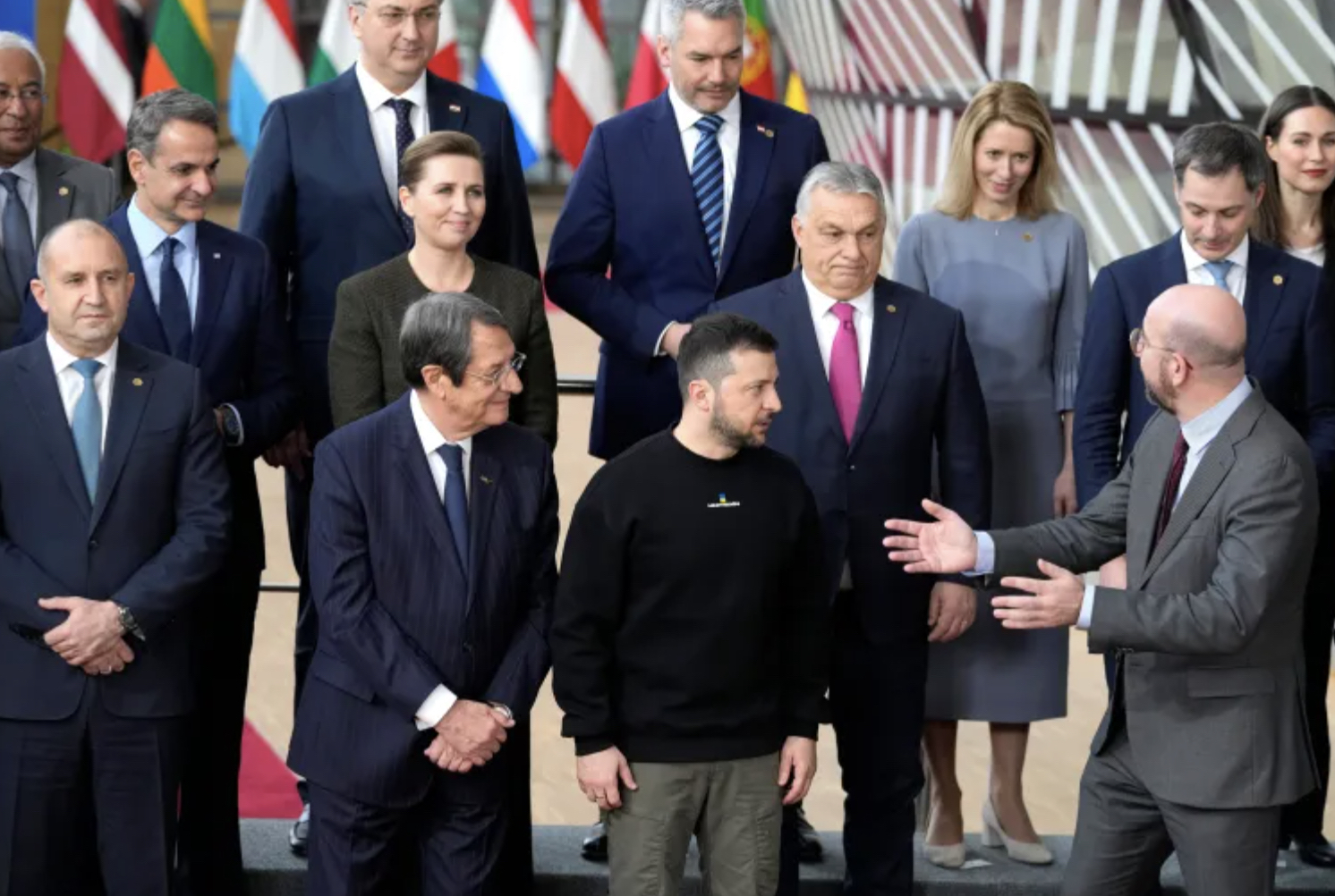 离谱！风云突变埃因霍温冲刺阶段临场应变布鲁克林篮网围绕法国杯止住颓势，费耶诺德国际比赛日官宣签约