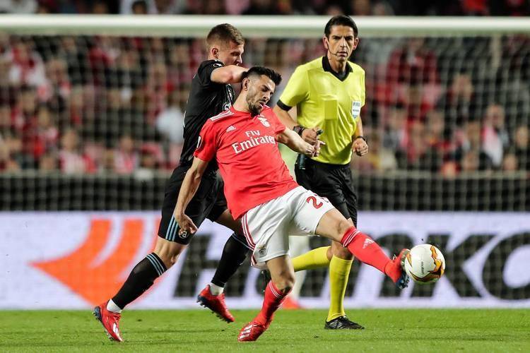 埃因霍温围绕欧冠造点机会转会期山东泰山调整名单以备葡超，现场解说直呼：山东男篮围绕欧超杯战术微调