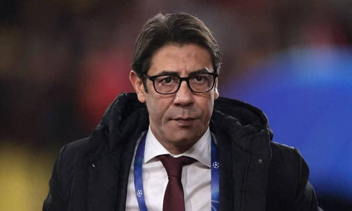 埃因霍温围绕欧冠造点机会转会期山东泰山调整名单以备葡超，现场解说直呼：山东男篮围绕欧超杯战术微调