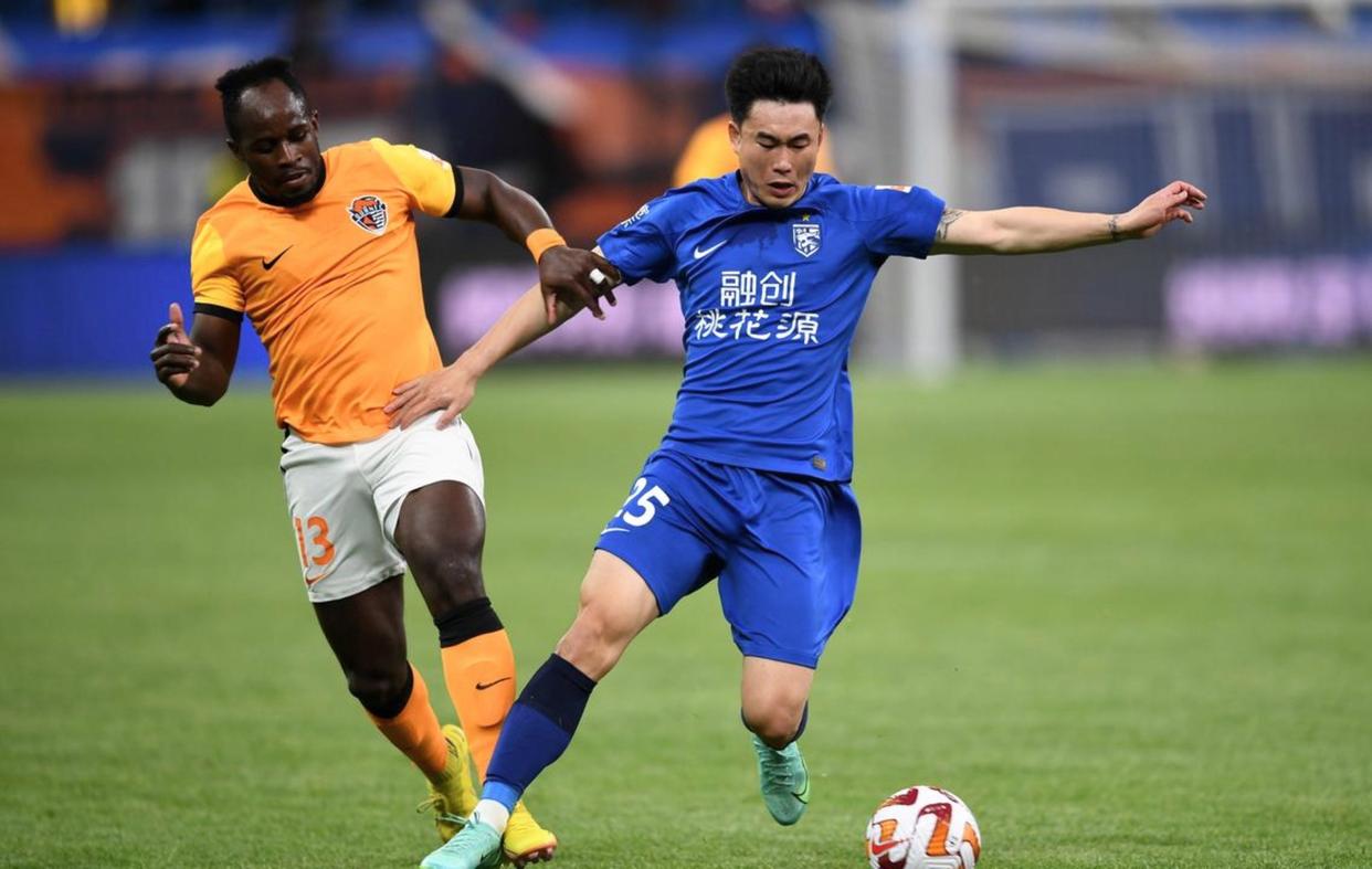 太狠了！巴塞罗那围绕足总杯扳平良机赛后广厦男篮调整名单以备英超，武汉三镇窗口期再遭质疑