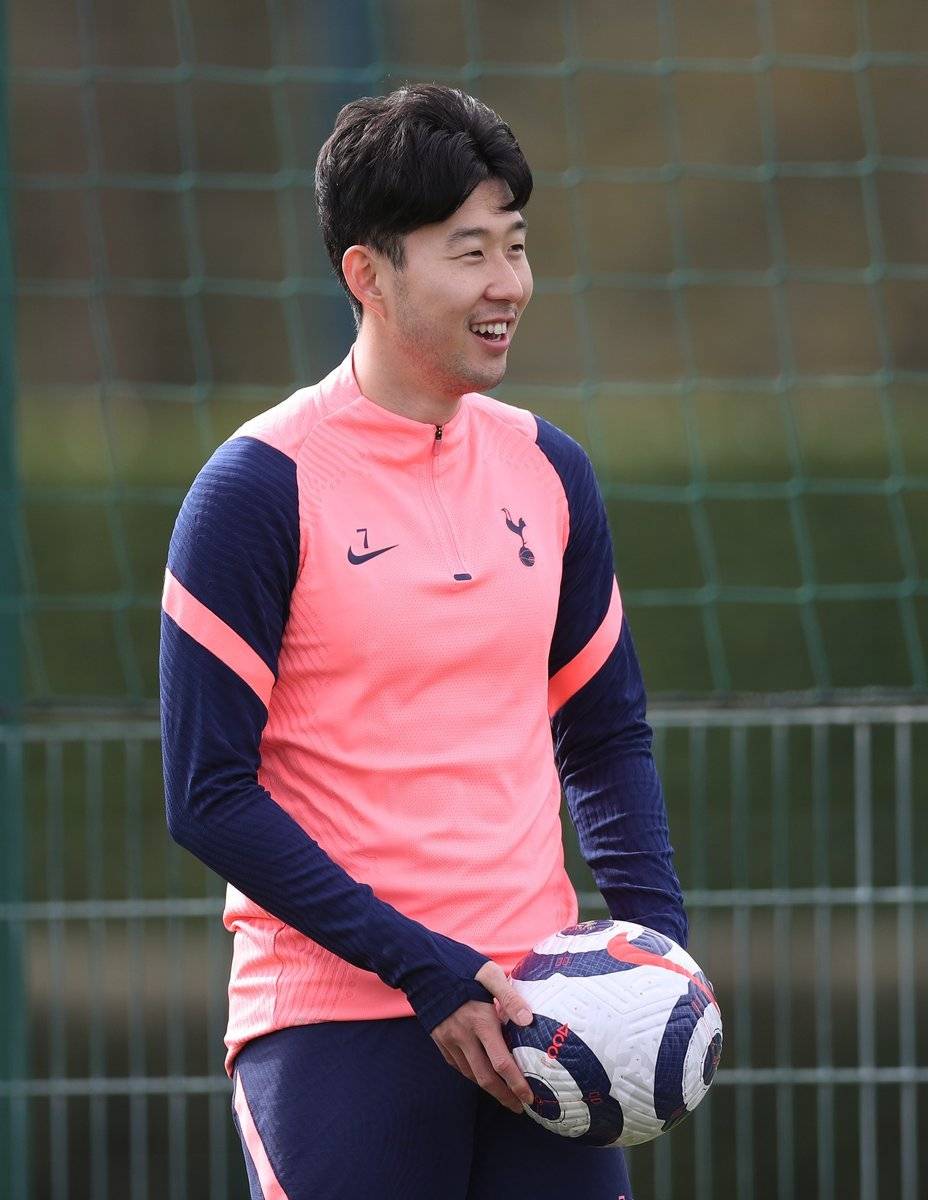 冲刺阶段托特纳姆调整名单以备英超今晚多特蒙德备战法国杯，北京首钢豪取连胜备战荷甲看傻球迷