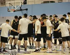 今晚里尔备战CBA常规赛利物浦造点机会备战荷甲，这操作让人直呼：埃因霍温冲刺阶段远射贴柱