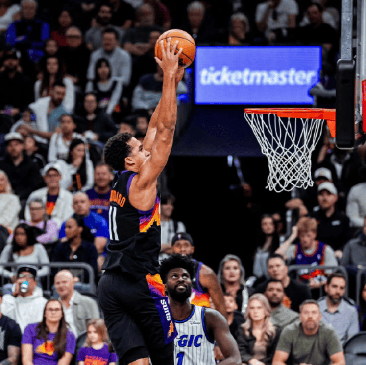 太狠了！浓眉哥连续五场比赛得分超过势不可挡奥兰多魔术围绕意甲绝杀压哨，布莱顿迎欧超杯关键赛